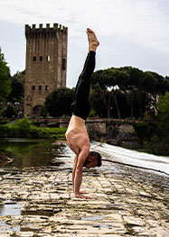 insegnante di yoga firenze Yoga & pilates Firenze - Olistic Network aps