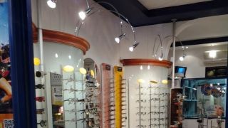 optometrista napoli Ottica Mauro optometrista ha studiato presso I.R.S.O.O.istituto di ricerca di studi ottici ed optometrici FIRENZE