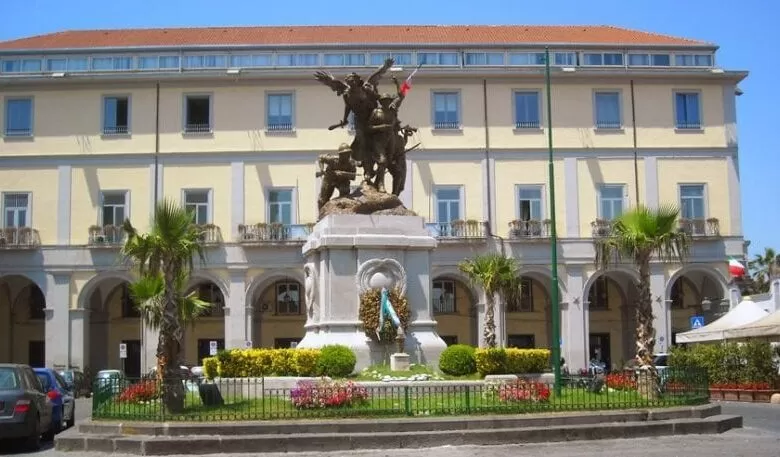 punto di riferimento storico napoli Arco dell'Annunziata (Porta Napoli)