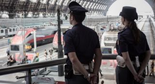 guardia di frontiera torino PolFer Porta Nuova (Polizia Ferroviaria)